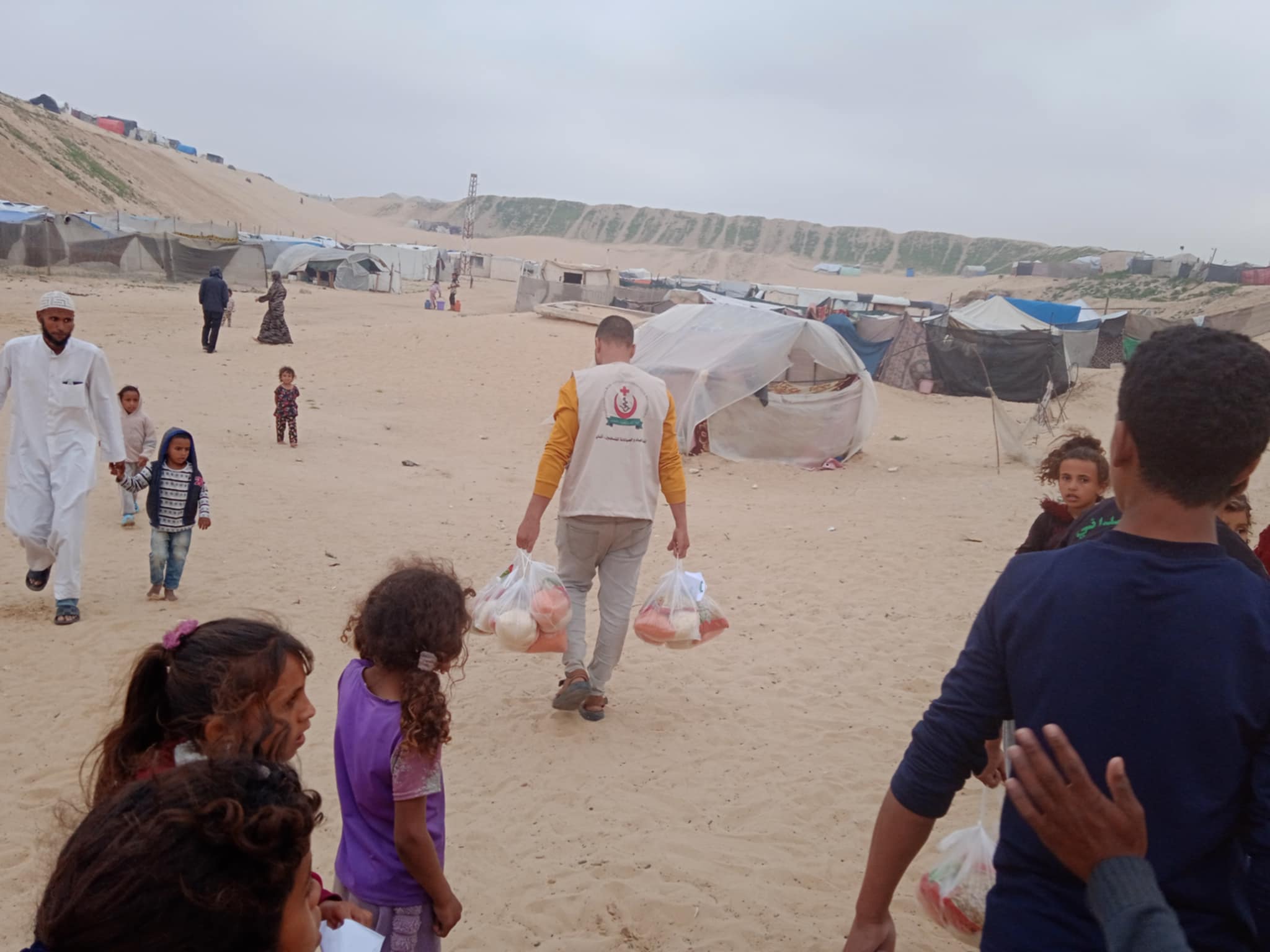 Tausende Lebensmittelpakete an Vertriebene in Gaza-Streifen 2025